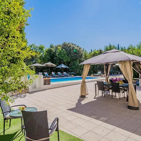 Nice In With Private Swimming Pool, Can Be Inside Or Outside Komaji