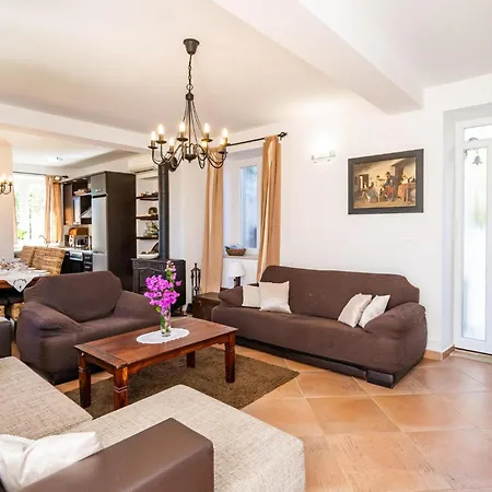 Vikendica Nice In With Private Swimming Pool, Can Be Inside Or Outside