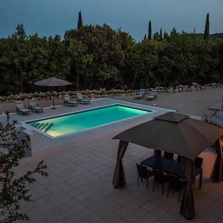 Vikendica Nice In With Private Swimming Pool, Can Be Inside Or Outside *