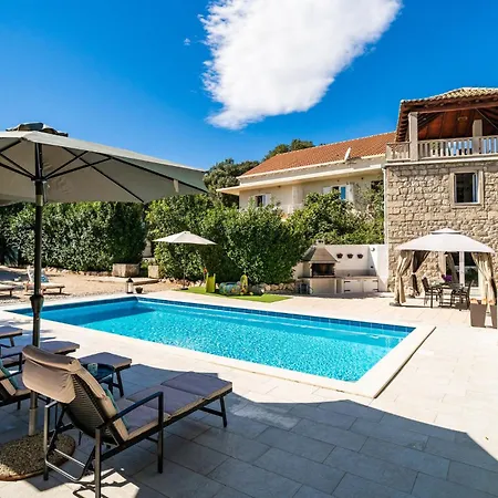 Nice In With Private Swimming Pool, Can Be Inside Or Outside Komaji