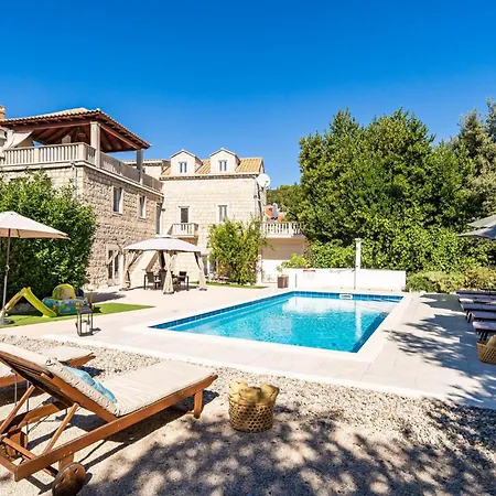 Nice In With Private Swimming Pool, Can Be Inside Or Outside * Komaji