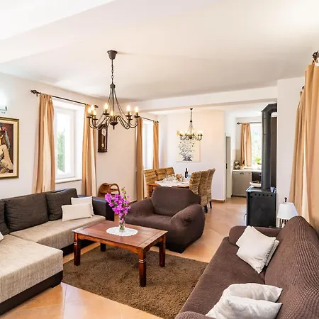Nice In With Private Swimming Pool, Can Be Inside Or Outside