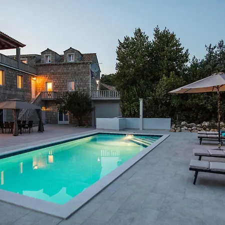 Vikendica Nice In With Private Swimming Pool, Can Be Inside Or Outside Komaji