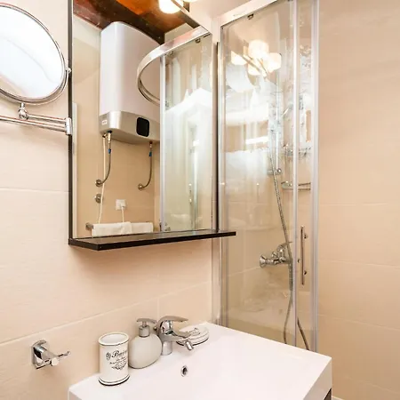 Nice In With Private Swimming Pool, Can Be Inside Or Outside *